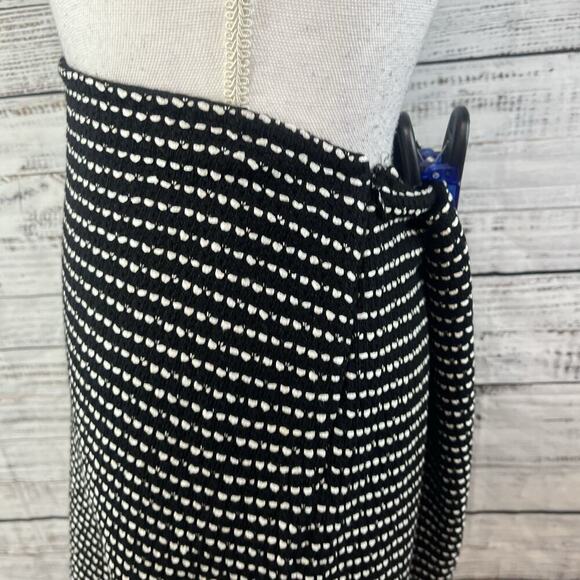 St John Skirt size 12 Black White Woven Wool Tweed Straight Knee Stretch Knee - Picture 6 of 9